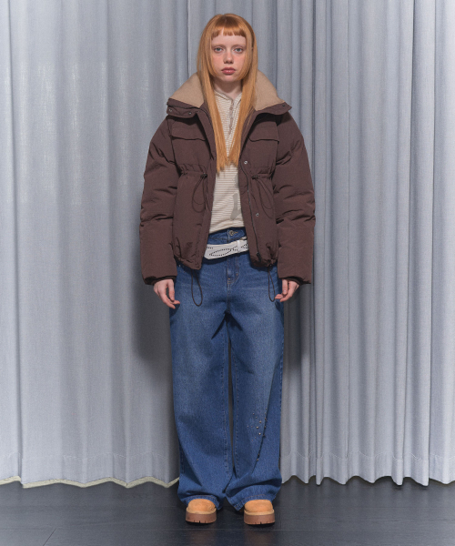 HIGH NECK STRING POCKET PUFFER (BROWN)_F24ZA954