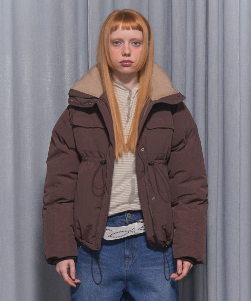 HIGH NECK STRING POCKET PUFFER (BROWN)_F24ZA954