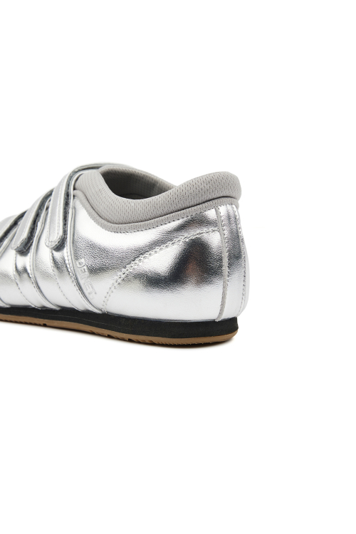 MOZZI SHOES IN SILVER