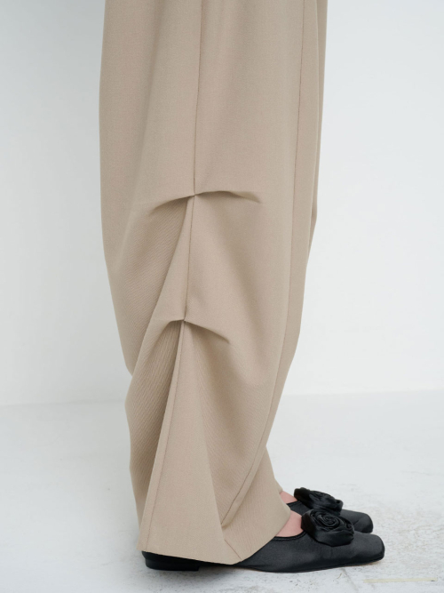 PLEATED LAYERED SKIRT PANTS / BEGIE
