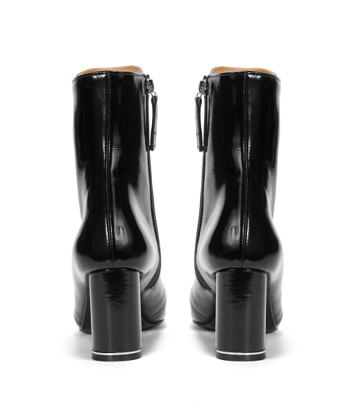 Glossy Lace-Up Boots [Black]
