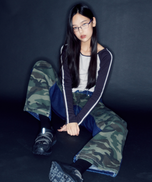 CAMOUFLAGE PANEL DENIM PANTS [BLUE]