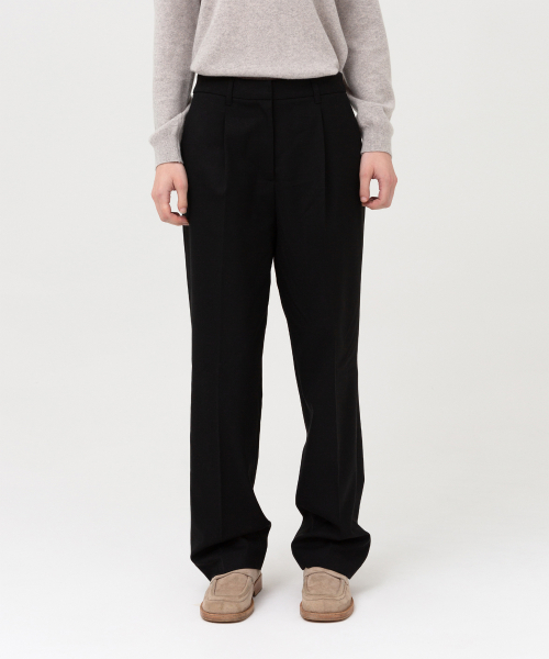 W One Tuck Pants, Black
