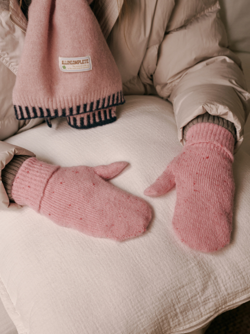 Dot Mitten Gloves (Strawberry)