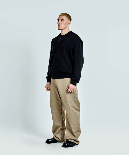 V neck Knit - Black