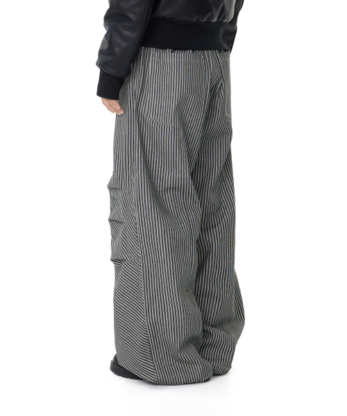 Knee Pin-tuck Stripe Denim Pants (Black)
