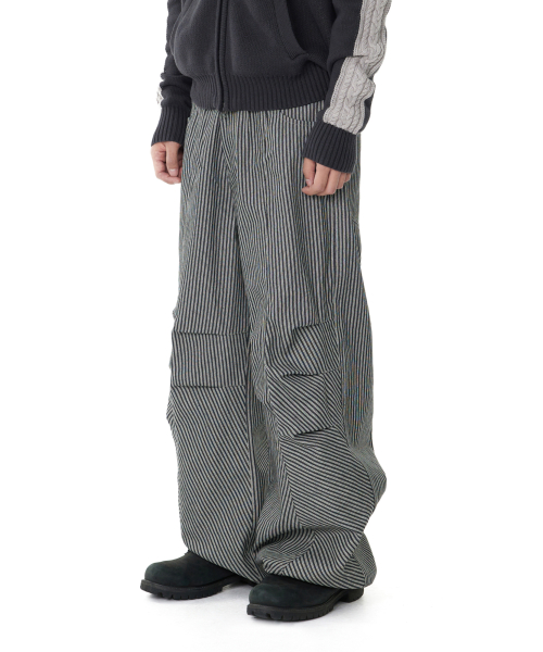 Knee Pin-tuck Stripe Denim Pants (Black)