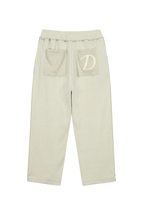 SMOOTH D LOGO KNIT PANTS IN ASH BEIGE
