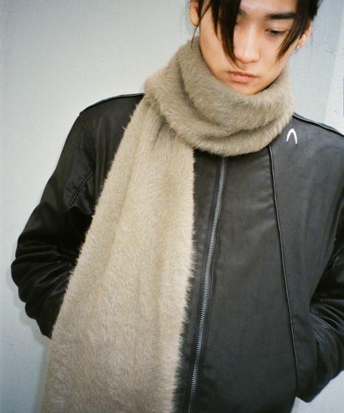Wide Furry Muffler (Beige)