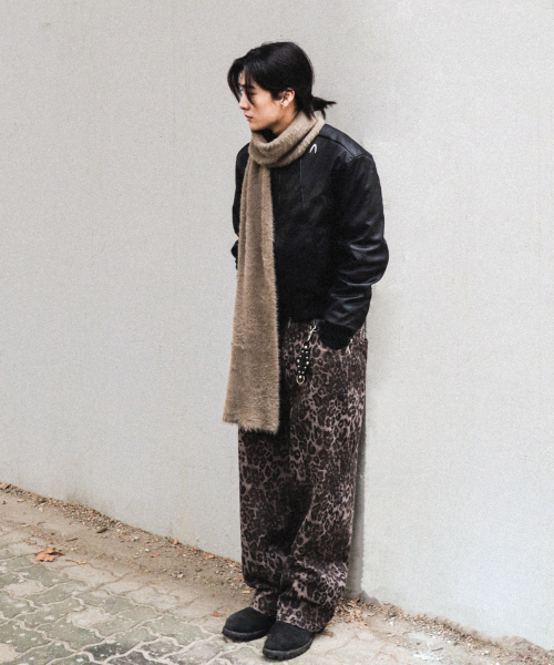 Wide Furry Muffler (Beige)