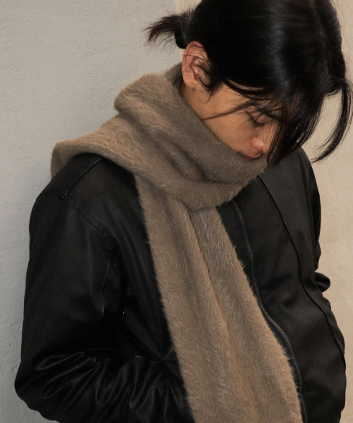 Wide Furry Muffler (Beige)