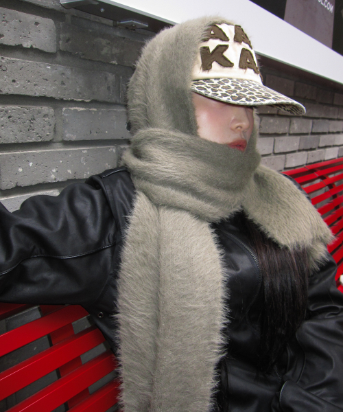 Wide Furry Muffler (Beige)
