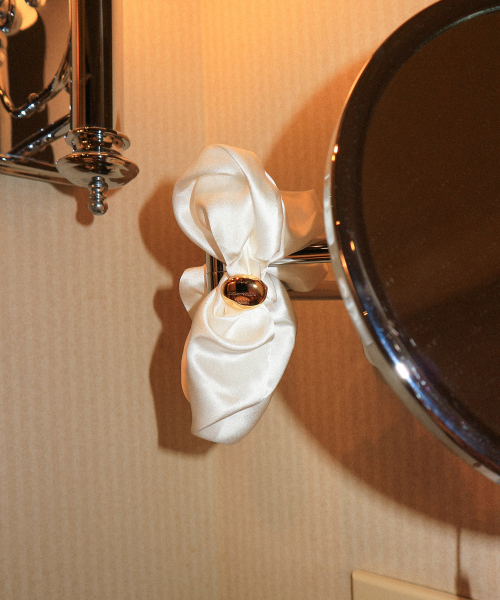 Silk Scrunchie_White Cream