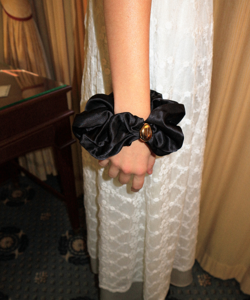 Silk Scrunchie_Black