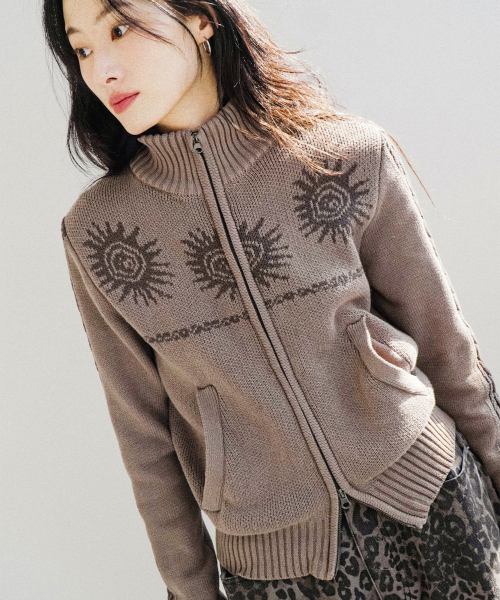 Sun Jacquard Zip-Up Sweater (Brown)