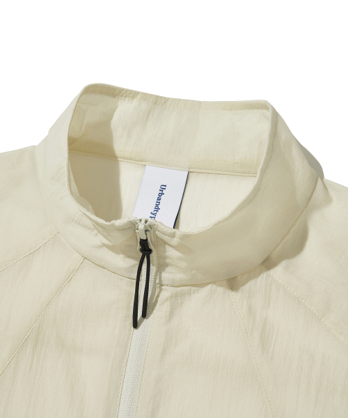 에어라이트 하이넥 윈드브레이커_크림