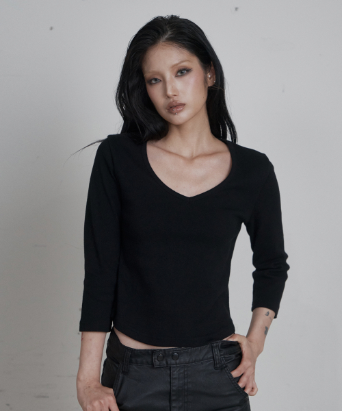 C 90S LINE V-NECK T-SHIRT_BLACK