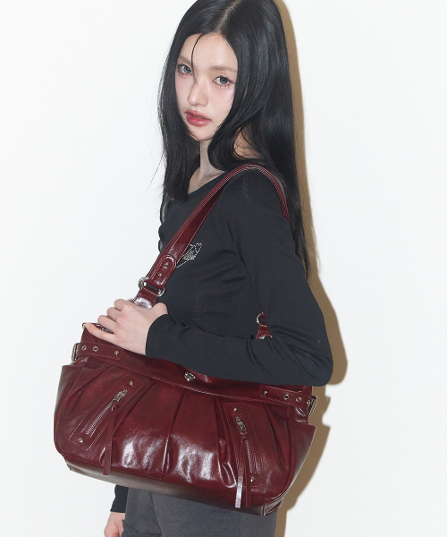 Amber Buckle Shoulder Bag Burgundy