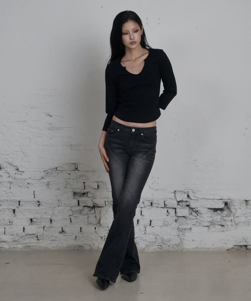 C 90S LINE SLIT NECK T-SHIRT_BLACK