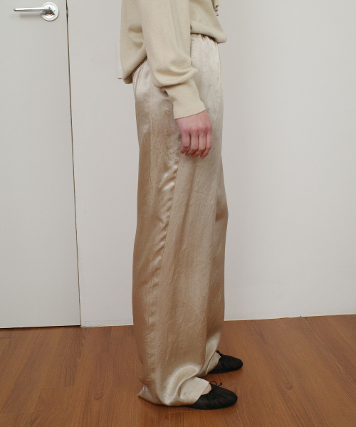 GLOSSY SATIN BANDING PANTS - BEIGE