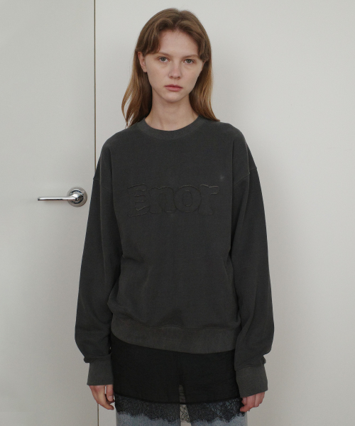 ENOR PATCH LOGO PIGMENT SWEATSHIRT - DARK GREY