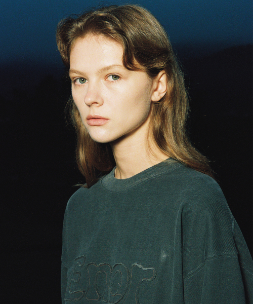ENOR PATCH LOGO PIGMENT SWEATSHIRT - DARK GREY