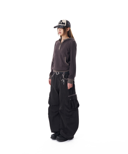 Knee Pin-tuck Contrast Cargo Pants (Black)