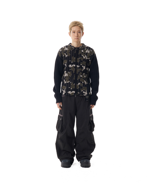 Knee Pin-tuck Contrast Cargo Pants (Black)