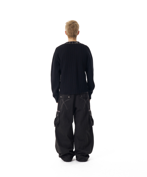Knee Pin-tuck Contrast Cargo Pants (Black)