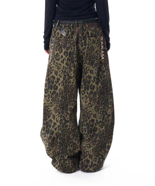Knee Pin-tuck Leopard Cotton Pants (Khaki)