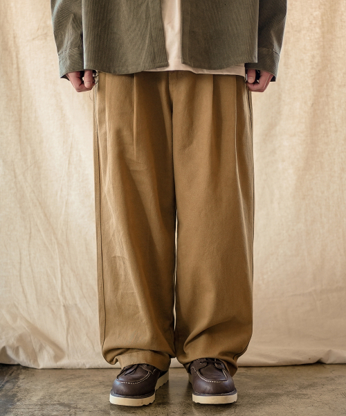 Saturn Two Tuck Wide Twill Pants Deepbeige KJLP2606
