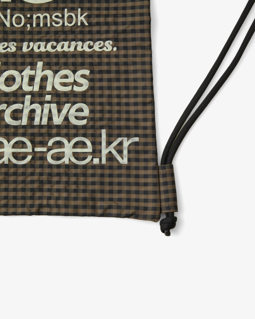 WEB LOGO CHECK GYM SACK [BROWN]