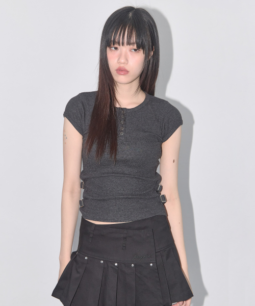 SIDE BUCKLE RIBBED TEE (CHARCOAL) F25QB110