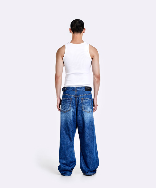 Piercing sleeveless - White