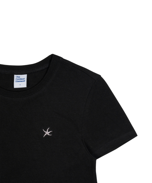 (w) TCM mini logo curved T (black)