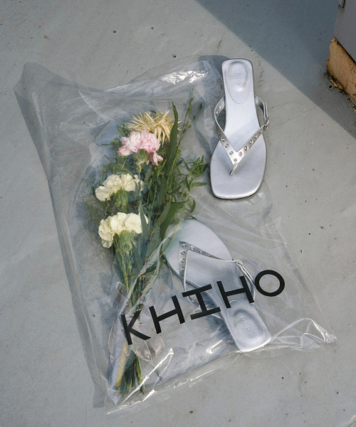 EYELET KITTEN FLIP-FLOP SILVER