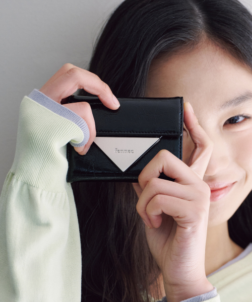 CRINKLE TRIANGLE DOCO WALLET - BLACK