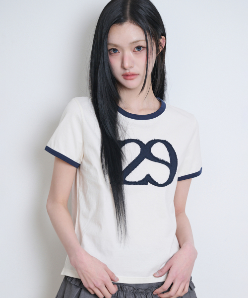 129 LOGO PATCH T-SHIRT CREAM