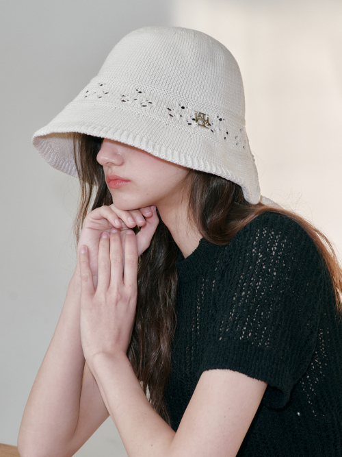 Blossom Hole Bonnet Hat (Cream)