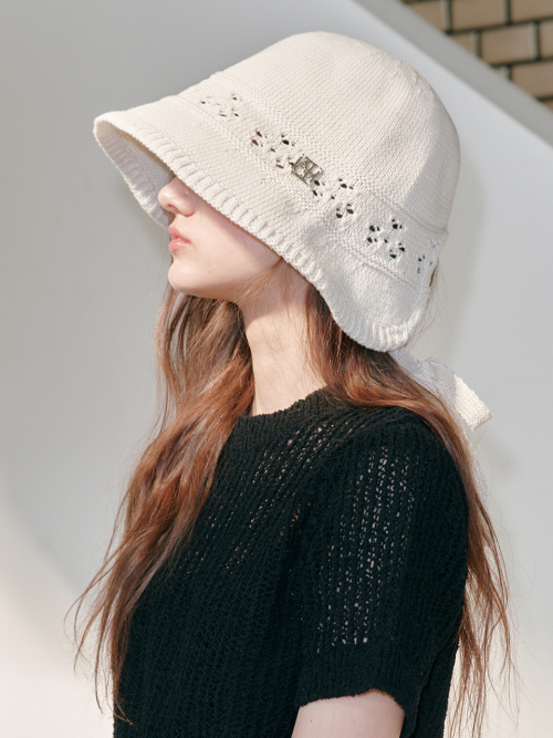 Blossom Hole Bonnet Hat (Cream)