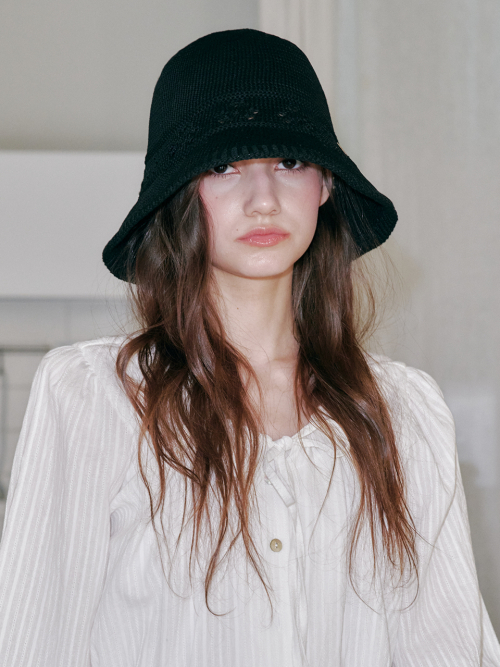 Blossom Hole Bonnet Hat (Black)