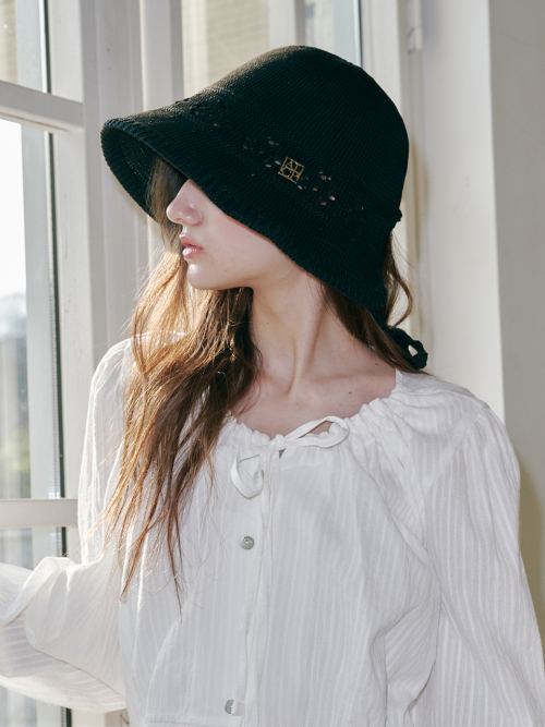 Blossom Hole Bonnet Hat (Black)