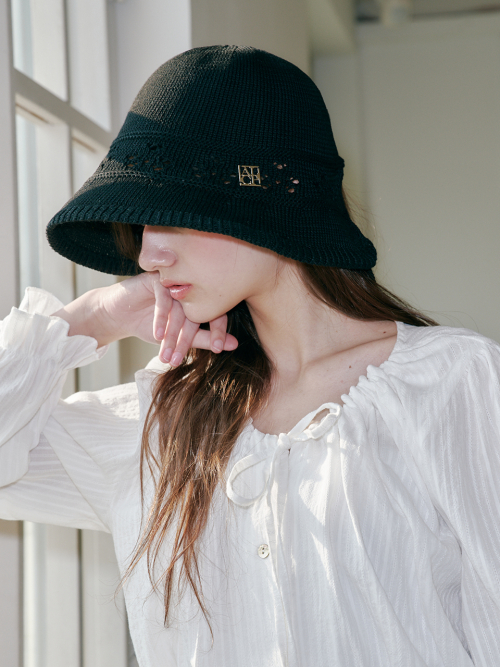 Blossom Hole Bonnet Hat (Black)