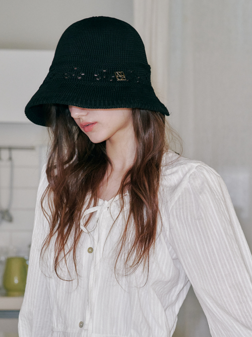 Blossom Hole Bonnet Hat (Black)