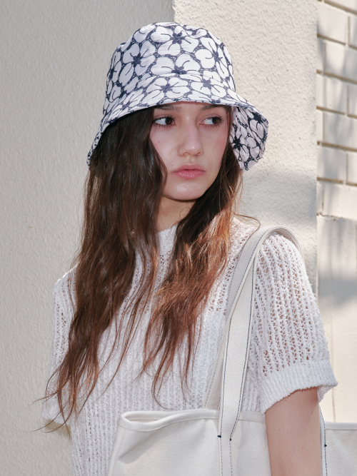 Flower Eyelet Bucket Hat(White-Navy)
