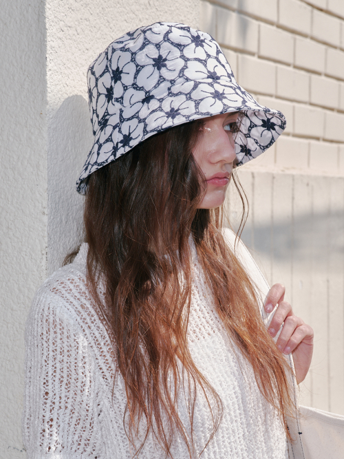 Flower Eyelet Bucket Hat(White-Navy)