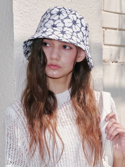 Flower Eyelet Bucket Hat(White-Navy)