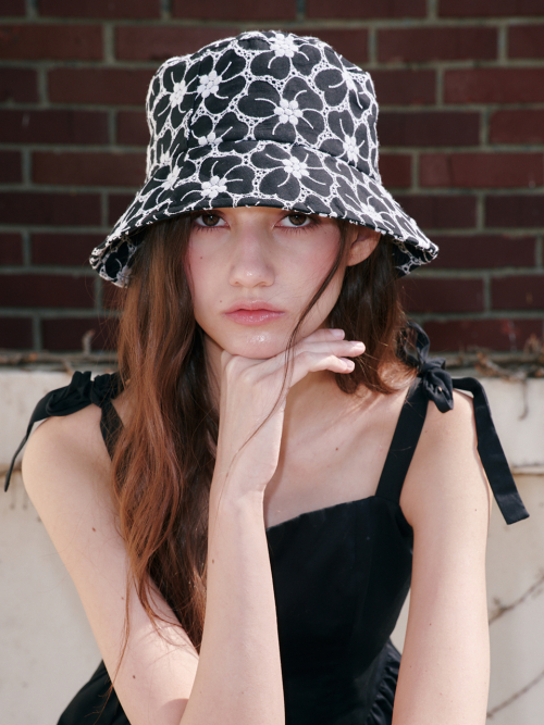 Flower Eyelet Bucket Hat(Black-White)