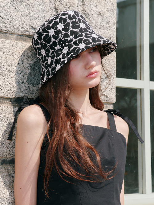 Flower Eyelet Bucket Hat(Black-White)