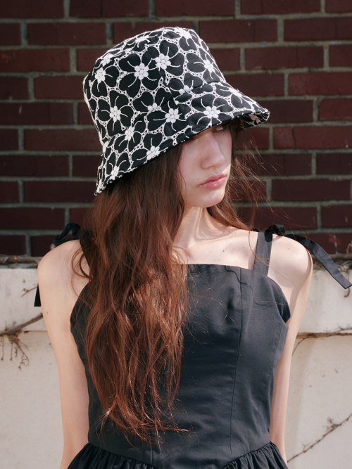 Flower Eyelet Bucket Hat(Black-White)